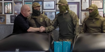 Тернопіль для ЗСУ: бійці поліції особливого призначення отримали дві модульні станції РЕБ