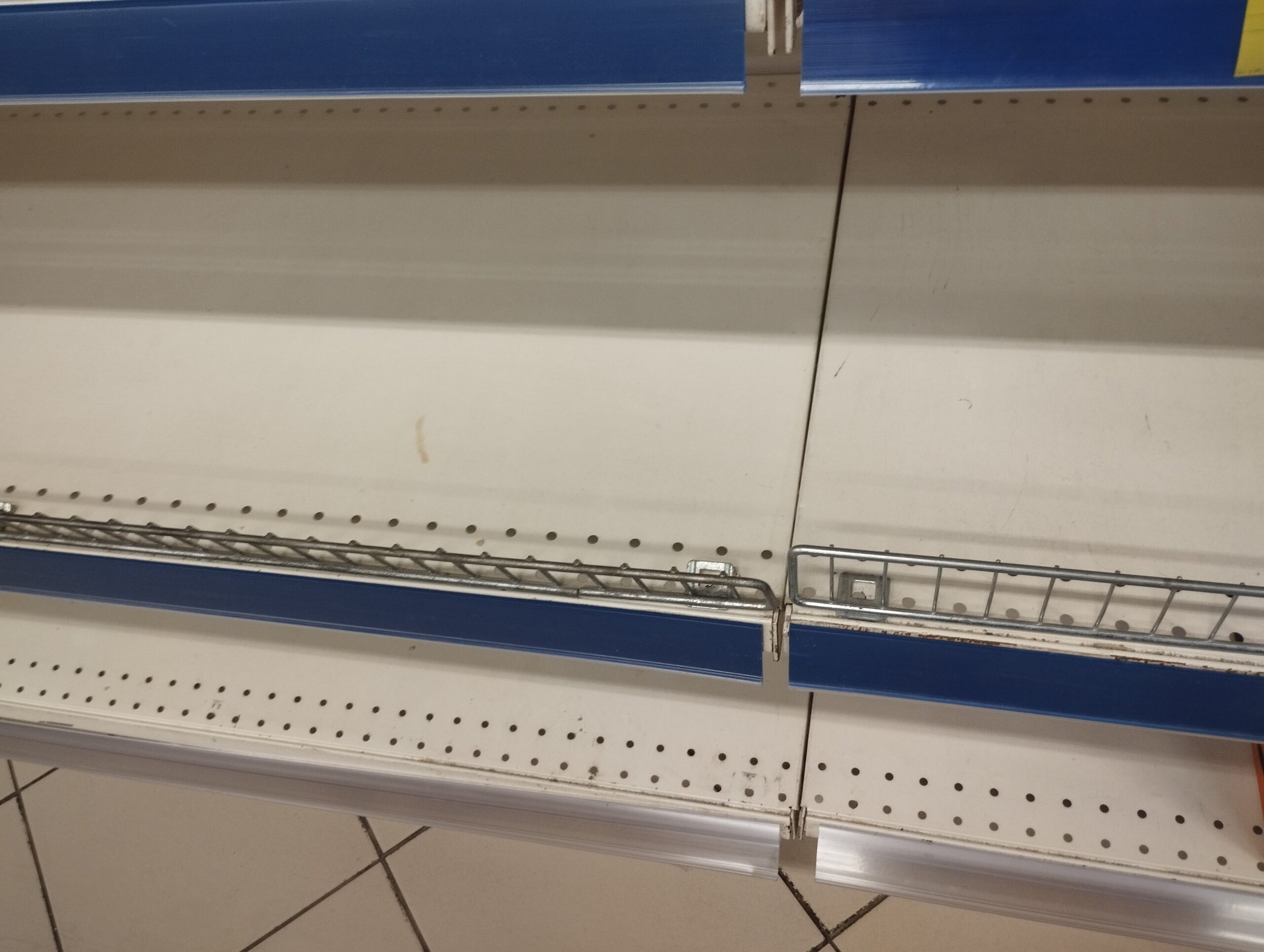 Полиці супермаркетів