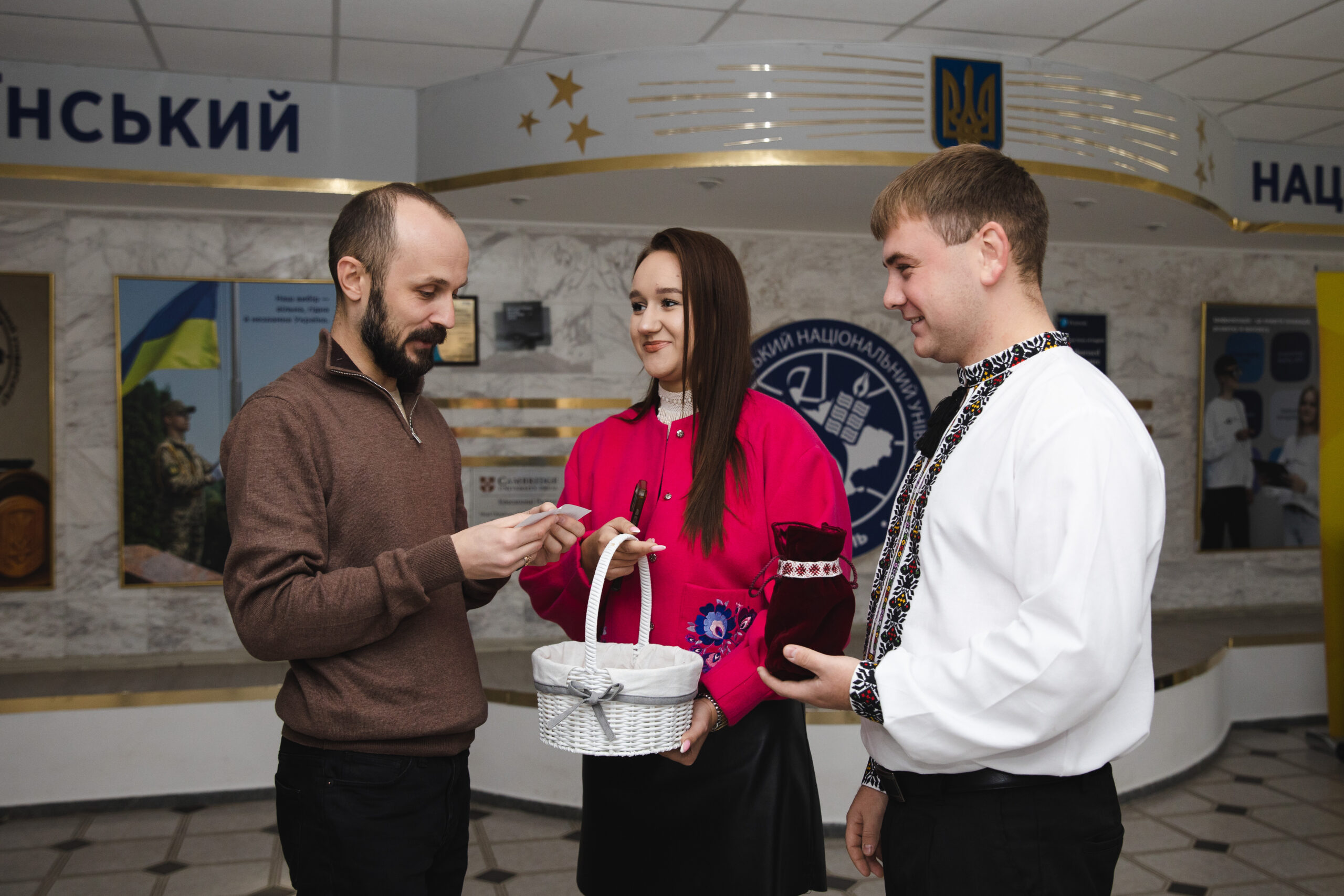 Мовознавча акція у ЗУНУ: знайди помилку та отримай цукерку